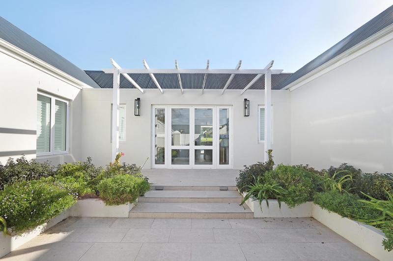 4 Bedroom Property for Sale in Steenberg Estate Western Cape